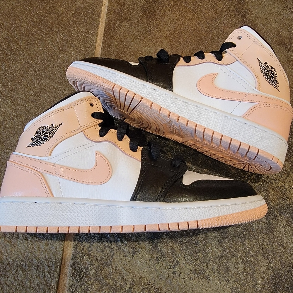Air Jordan 1 Mid